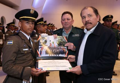 Daniel y Rosario presiden acto de graduación de cadetes del Ejército de Nicaragua