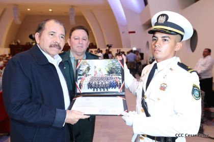 Daniel y Rosario presiden acto de graduación de cadetes del Ejército de Nicaragua