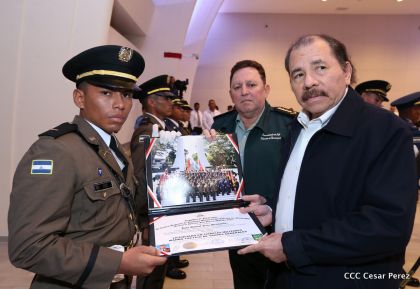 Daniel y Rosario presiden acto de graduación de cadetes del Ejército de Nicaragua