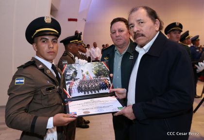 Daniel y Rosario presiden acto de graduación de cadetes del Ejército de Nicaragua