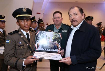 Daniel y Rosario presiden acto de graduación de cadetes del Ejército de Nicaragua