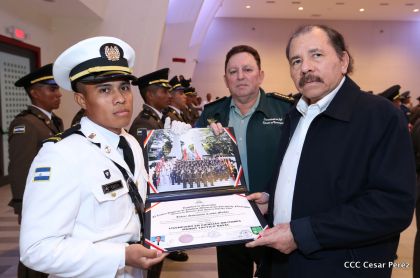 Daniel y Rosario presiden acto de graduación de cadetes del Ejército de Nicaragua