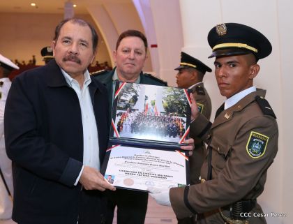 Daniel y Rosario presiden acto de graduación de cadetes del Ejército de Nicaragua