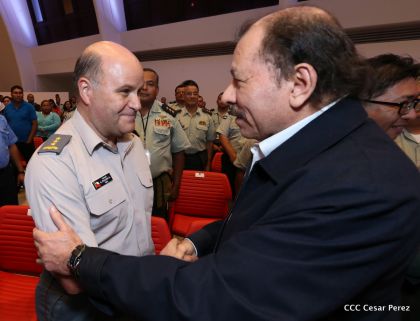 Daniel y Rosario presiden acto de graduación de cadetes del Ejército de Nicaragua