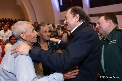 Daniel y Rosario presiden acto de graduación de cadetes del Ejército de Nicaragua