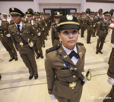 Daniel y Rosario presiden acto de graduación de cadetes del Ejército de Nicaragua