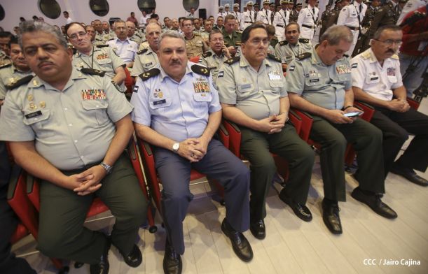 Daniel y Rosario presiden acto de graduación de cadetes del Ejército de Nicaragua
