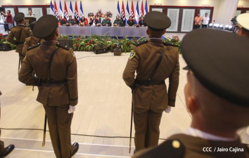 Daniel y Rosario presiden acto de graduación de cadetes del Ejército de Nicaragua
