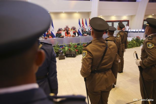 Daniel y Rosario presiden acto de graduación de cadetes del Ejército de Nicaragua