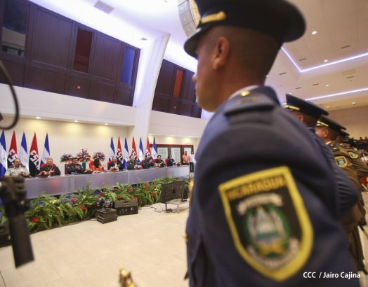 Daniel y Rosario presiden acto de graduación de cadetes del Ejército de Nicaragua