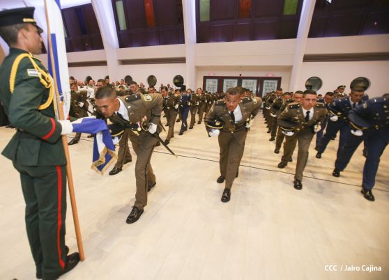 Daniel y Rosario presiden acto de graduación de cadetes del Ejército de Nicaragua