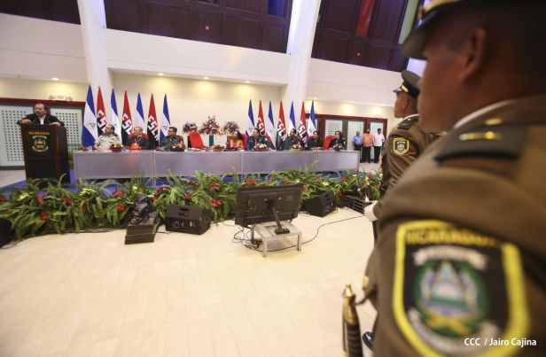 Daniel y Rosario presiden acto de graduación de cadetes del Ejército de Nicaragua