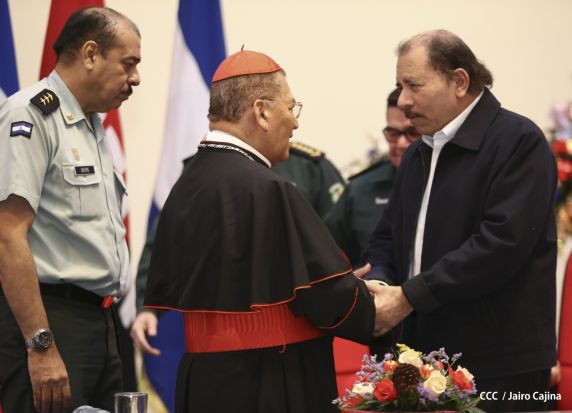 Daniel y Rosario presiden acto de graduación de cadetes del Ejército de Nicaragua