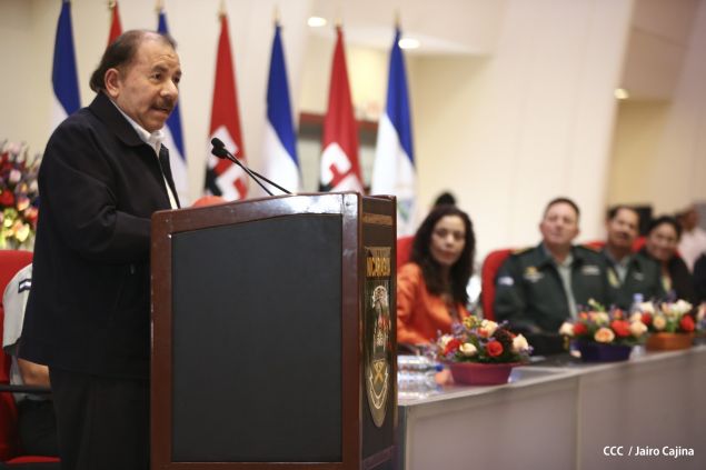 Daniel y Rosario presiden acto de graduación de cadetes del Ejército de Nicaragua