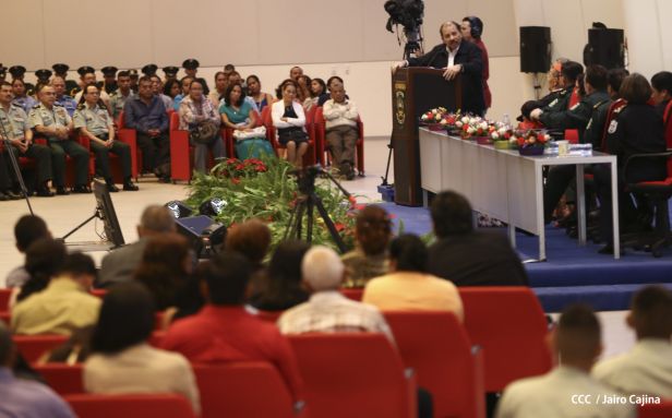 Daniel y Rosario presiden acto de graduación de cadetes del Ejército de Nicaragua