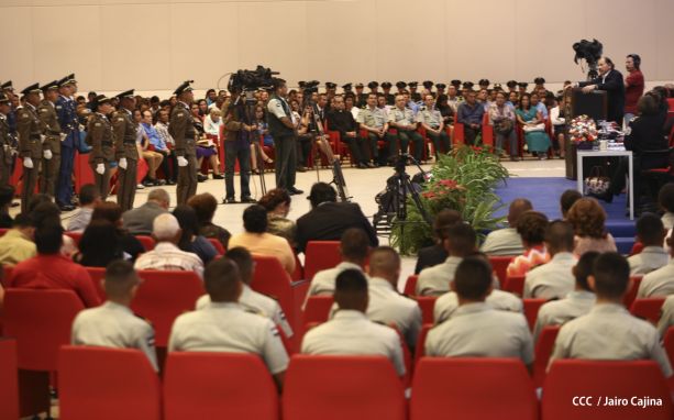 Daniel y Rosario presiden acto de graduación de cadetes del Ejército de Nicaragua