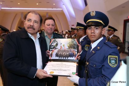 Daniel y Rosario presiden acto de graduación de cadetes del Ejército de Nicaragua