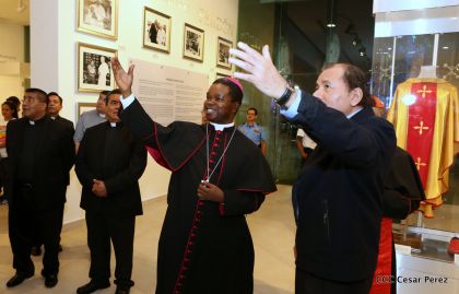 Daniel y Rosario inauguran el Museo San Juan Pablo II
