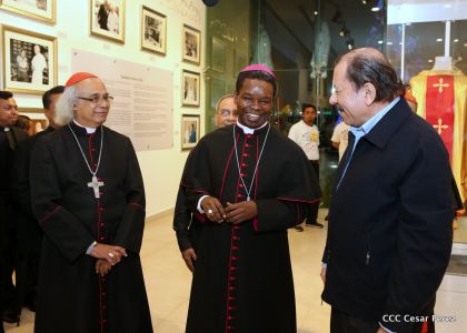 Daniel y Rosario inauguran el Museo San Juan Pablo II
