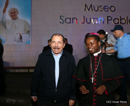 Daniel y Rosario inauguran el Museo San Juan Pablo II