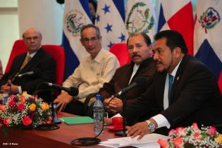 Presidente Daniel se reúne con diputados del PARLACEN