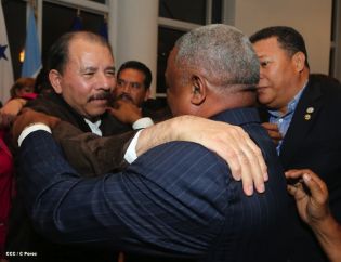 Presidente Daniel se reúne con diputados del PARLACEN