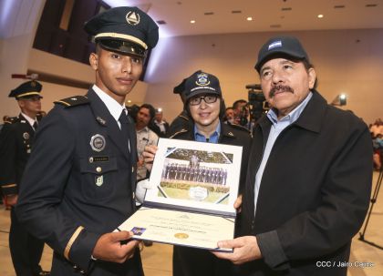 XIX Promoción de Damas y Caballeros Cadetes de la Academia de la Policía Nacional