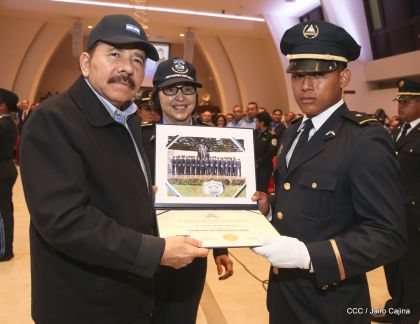 XIX Promoción de Damas y Caballeros Cadetes de la Academia de la Policía Nacional