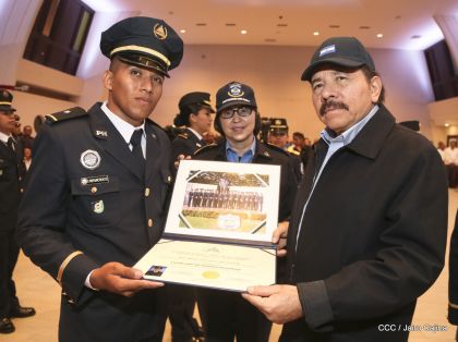 XIX Promoción de Damas y Caballeros Cadetes de la Academia de la Policía Nacional