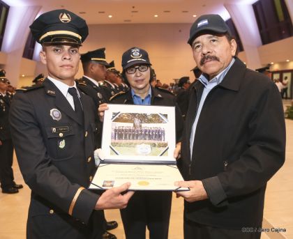 XIX Promoción de Damas y Caballeros Cadetes de la Academia de la Policía Nacional