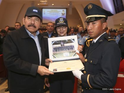 XIX Promoción de Damas y Caballeros Cadetes de la Academia de la Policía Nacional