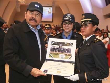 XIX Promoción de Damas y Caballeros Cadetes de la Academia de la Policía Nacional