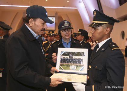 XIX Promoción de Damas y Caballeros Cadetes de la Academia de la Policía Nacional