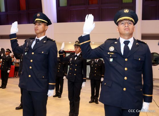 XIX Promoción de Damas y Caballeros Cadetes de la Academia de la Policía Nacional