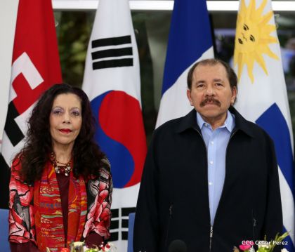 Presidente Daniel y Compañera Rosario reciben cartas credenciales de los embajadores de Corea, Francia y Uruguay