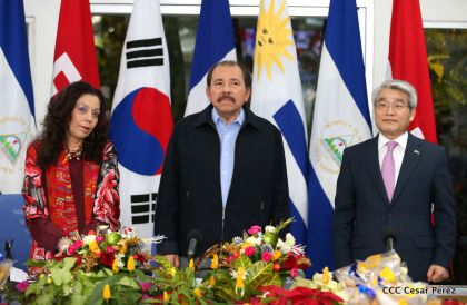 Presidente Daniel y Compañera Rosario reciben cartas credenciales de los embajadores de Corea, Francia y Uruguay