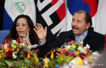 Presidente Daniel y Compañera Rosario reciben cartas credenciales de los embajadores de Corea, Francia y Uruguay