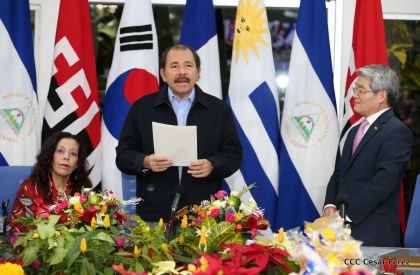 Presidente Daniel y Compañera Rosario reciben cartas credenciales de los embajadores de Corea, Francia y Uruguay