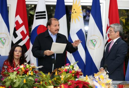 Presidente Daniel y Compañera Rosario reciben cartas credenciales de los embajadores de Corea, Francia y Uruguay