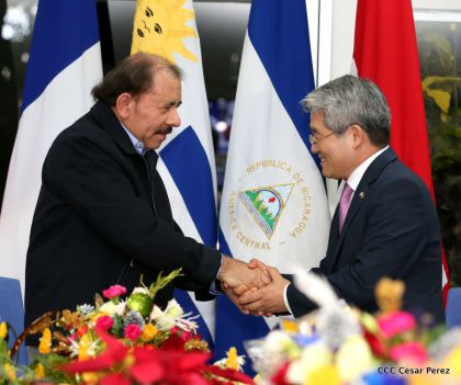 Presidente Daniel y Compañera Rosario reciben cartas credenciales de los embajadores de Corea, Francia y Uruguay