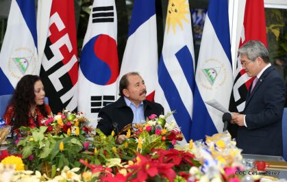 Presidente Daniel y Compañera Rosario reciben cartas credenciales de los embajadores de Corea, Francia y Uruguay
