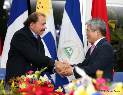 Presidente Daniel y Compañera Rosario reciben cartas credenciales de los embajadores de Corea, Francia y Uruguay