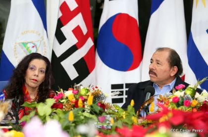 Presidente Daniel y Compañera Rosario reciben cartas credenciales de los embajadores de Corea, Francia y Uruguay