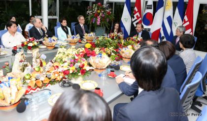 Presidente Daniel y Compañera Rosario reciben cartas credenciales de los embajadores de Corea, Francia y Uruguay