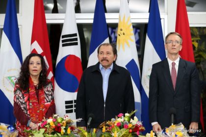 Presidente Daniel y Compañera Rosario reciben cartas credenciales de los embajadores de Corea, Francia y Uruguay