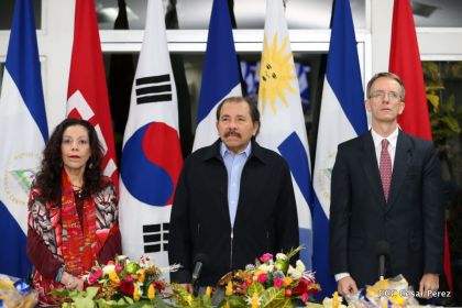 Presidente Daniel y Compañera Rosario reciben cartas credenciales de los embajadores de Corea, Francia y Uruguay