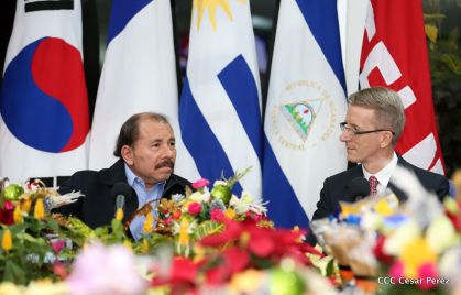 Presidente Daniel y Compañera Rosario reciben cartas credenciales de los embajadores de Corea, Francia y Uruguay