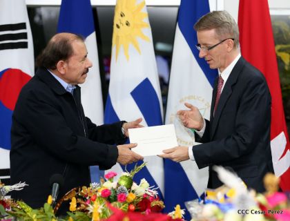 Presidente Daniel y Compañera Rosario reciben cartas credenciales de los embajadores de Corea, Francia y Uruguay