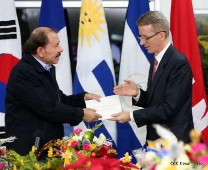 Presidente Daniel y Compañera Rosario reciben cartas credenciales de los embajadores de Corea, Francia y Uruguay
