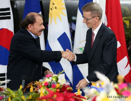 Presidente Daniel y Compañera Rosario reciben cartas credenciales de los embajadores de Corea, Francia y Uruguay